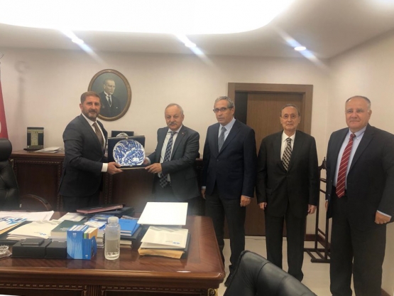 Türkiye Seramik Federasyonu Yönetim Kurulu, T.C. Aile, Çalışma ve Sosyal Hizmetler Bakanı Yardımcısı Ahmet Erdem’i Makamında Ziyaret Etti